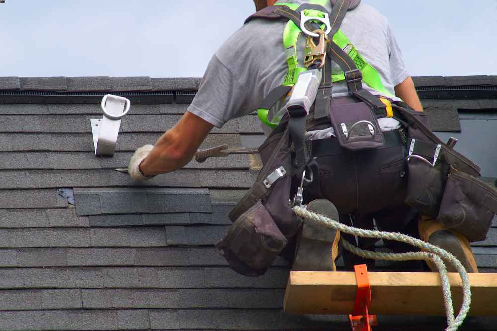 Your Must-Have Roof Maintenance Checklist for Summer in Minneapolis, MN
